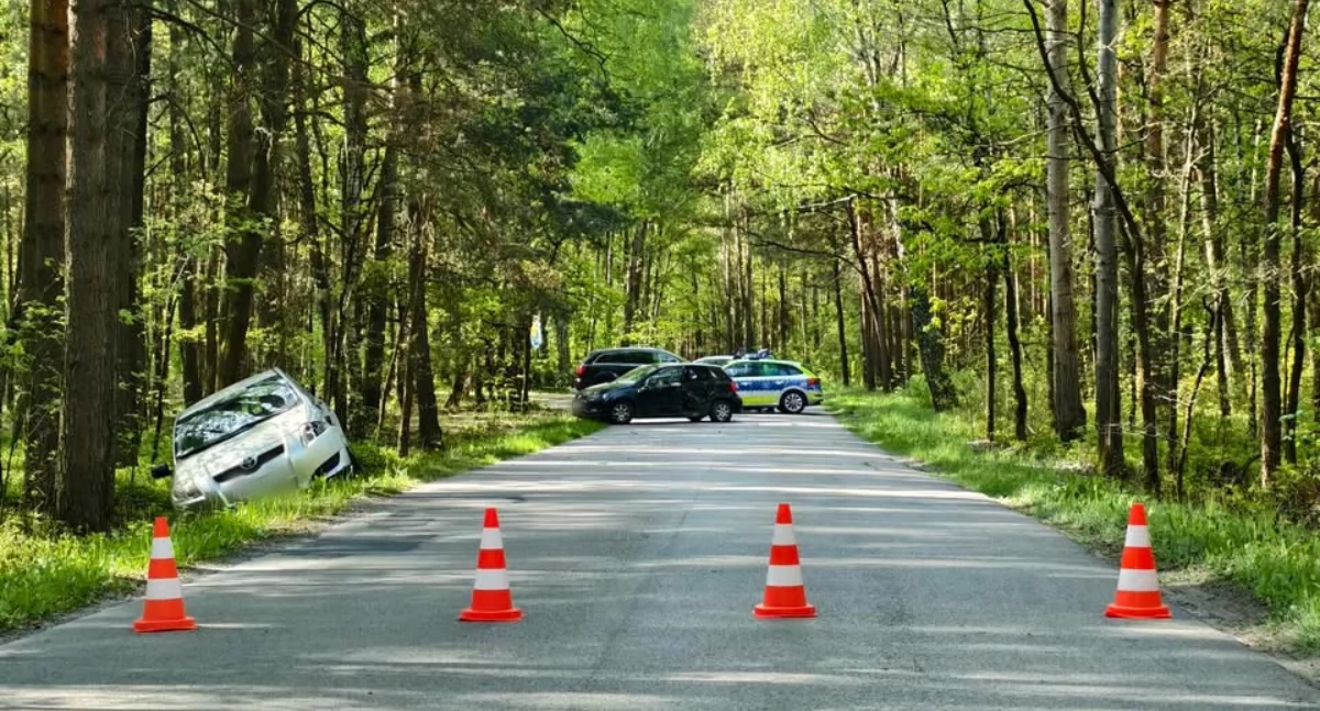 Wypadki drogowe , kobiety szpitalu zderzeniu volkswagena toyoty - zdjęcie, fotografia