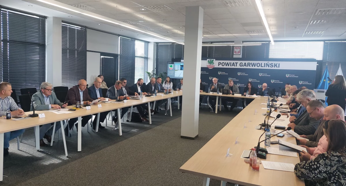 Inne Powiat, Burza sesji powiatowej Poszło wprowadzenie zmian budżecie - zdjęcie, fotografia