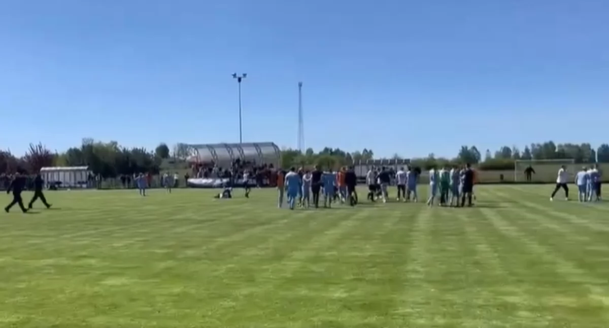 Piłka nożna, Zadyma podczas meczu Polscy Kibice publikują nagranie zdecyduje (WIDEO) - zdjęcie, fotografia