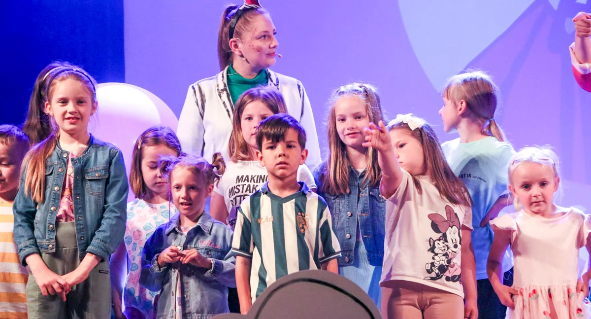 Festyny - Pikniki, Dzień Dziecka atrakcjami Koncert teatr atrapa dojnej krowy [ZDJĘCIA] - zdjęcie, fotografia