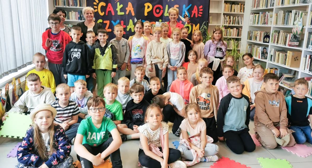 Inne Powiat, Cała Polska Czyta Dzieciom Burmistrz zastępca sekretarz strażak też! - zdjęcie, fotografia