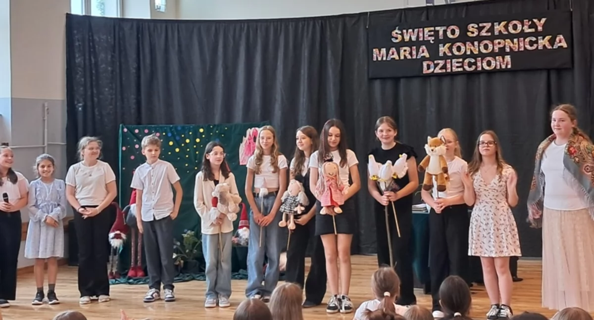 Uroczystości Miejskie, modlitwy pokaz święto patronki Dzień Dziecka - zdjęcie, fotografia