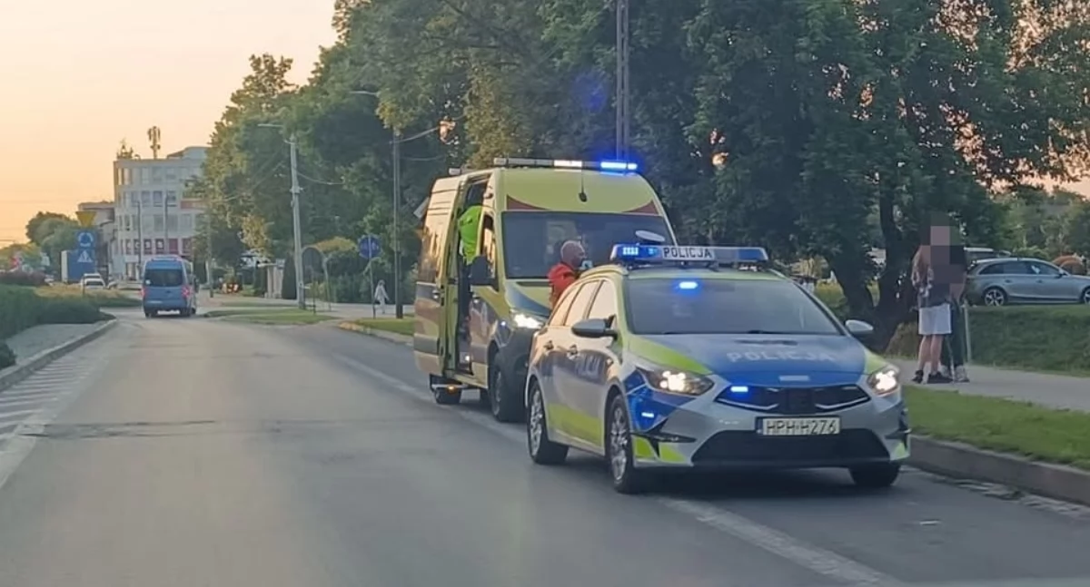 Inne Miejskie, Mężczyzna leżał chodniku Akcja służb nieopodal ronda - zdjęcie, fotografia