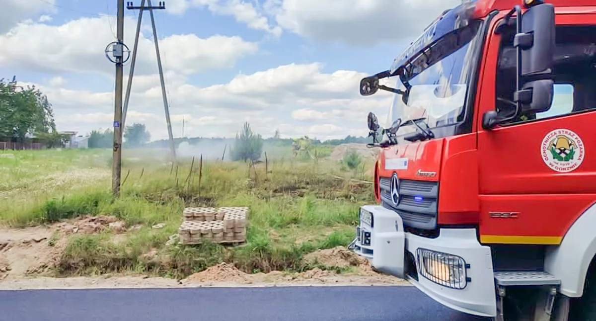 Pożary - interwencje straży, Zerwana linia energetyczna Pożar nieużytków - zdjęcie, fotografia
