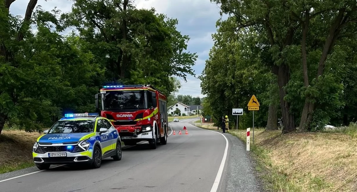 Wypadki drogowe , Kobieta dachowała daewoo Trafiła szpitala - zdjęcie, fotografia