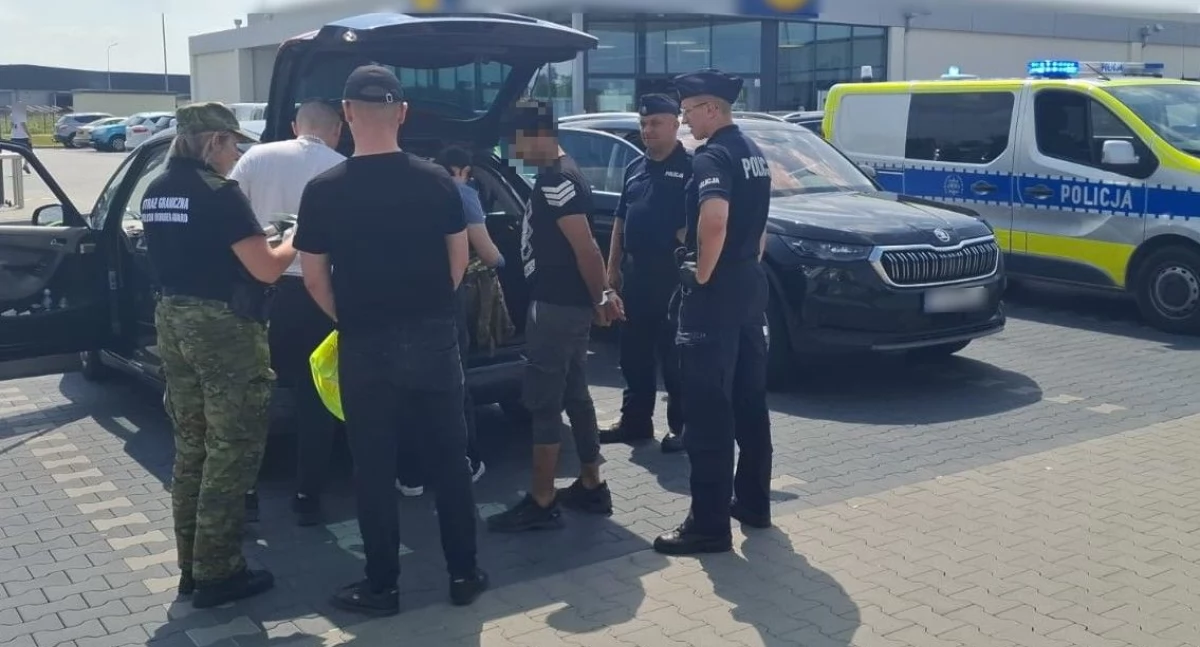 Sprawy kryminalne , Zarzuty przemytników migrantów Obywatele Afganistanu wydaleni Polski - zdjęcie, fotografia