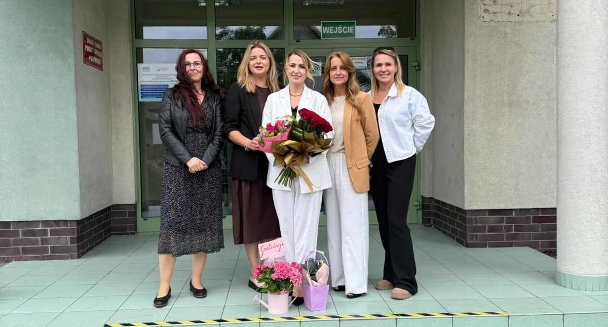 Inne Powiat, Uwielbiana przez uczniów dyrektor wskazana - zdjęcie, fotografia