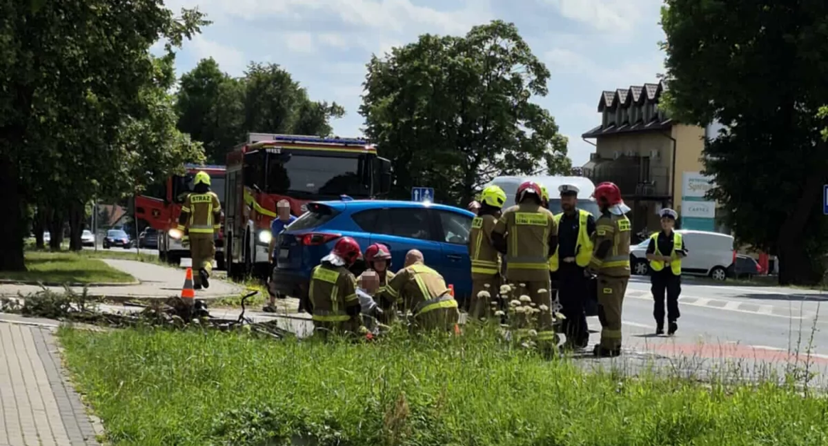 Wypadki drogowe , Starszy rowerzysta szpitalu potrąceniu przez ciężarówkę - zdjęcie, fotografia