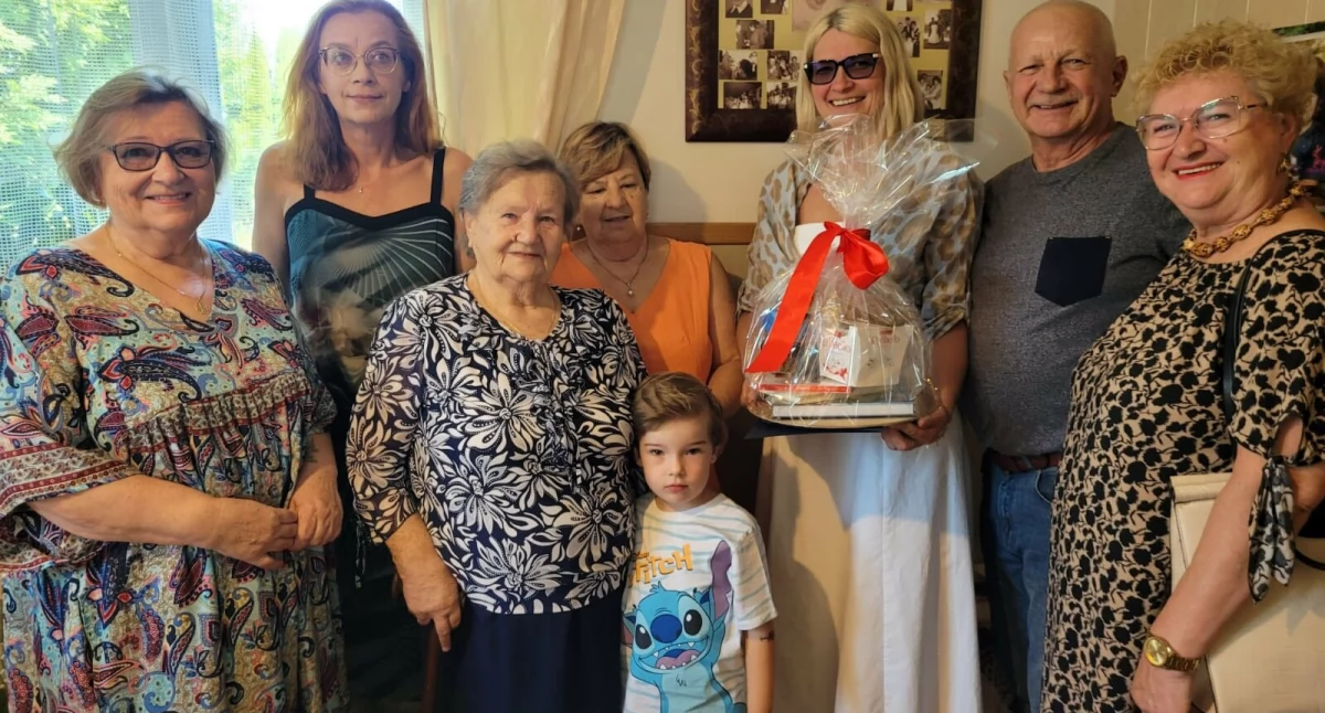 Inne Powiat, Genowefa świętuje urodziny Miasto docenia swoich seniorów - zdjęcie, fotografia