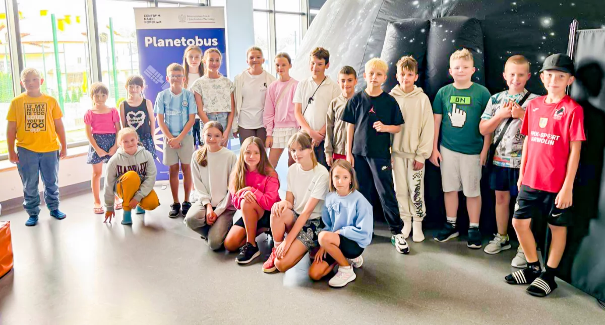Inne Ciekawostki, Kosmiczna przygoda! Planetobus przyciągnął dzieci historycznym momencie - zdjęcie, fotografia