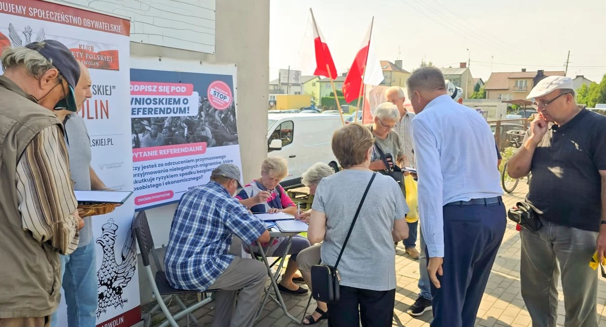 Inne Miejskie, Blisko podpisów kilka godzin zorganizowało zbiórkę sprawie referendum migracyjnego - zdjęcie, fotografia
