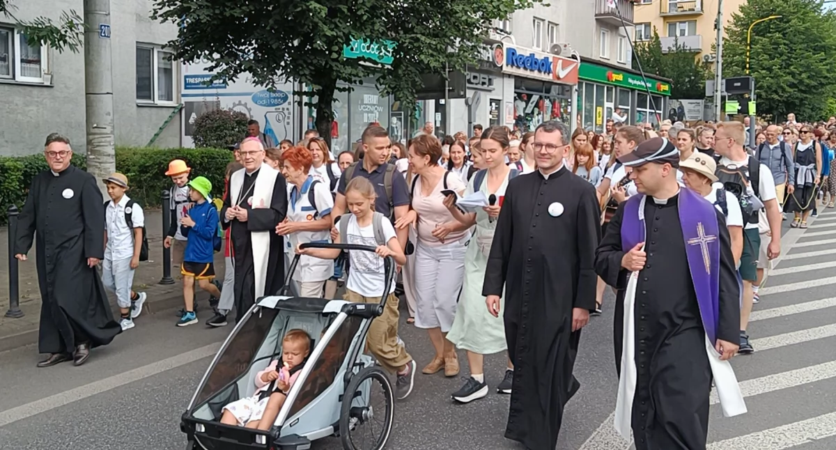 Inne Miejskie, Pielgrzymi nadziei wyruszyli Garwolina Jasną Górę ZDJĘCIA - zdjęcie, fotografia