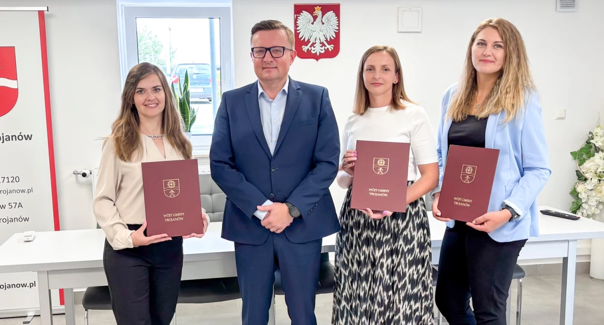 Inne Powiat, Awans zawodowy nauczycielek gminy Trojanów Uroczystość urzędzie - zdjęcie, fotografia