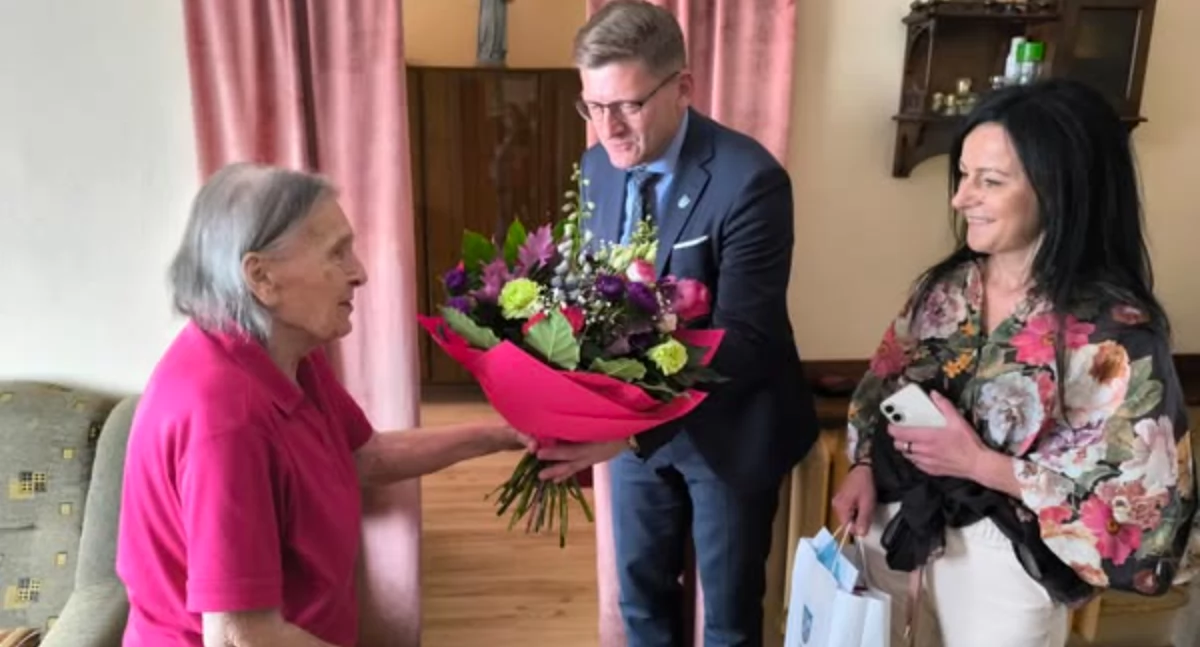 Inne Powiat, letnia Zofia przyjęła niecodziennych gości wizytą najstarszej mieszkanki - zdjęcie, fotografia