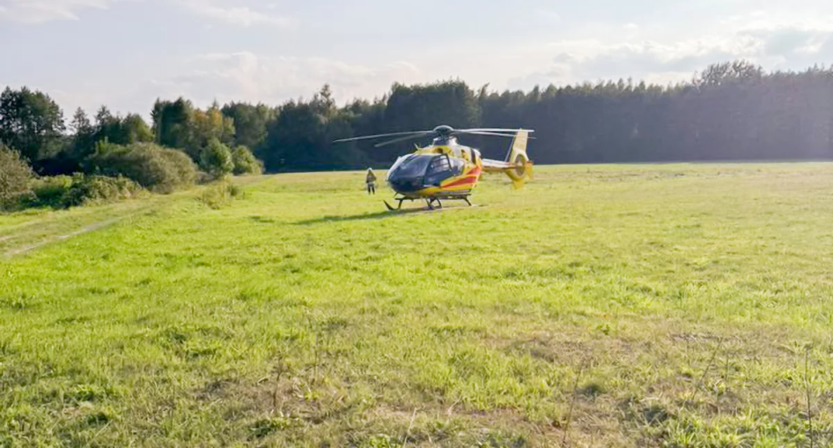 Wypadki drogowe , Wypadek Ksawerynowie Lądował śmigłowiec Lotniczego Pogotowia Ratunkowego - zdjęcie, fotografia