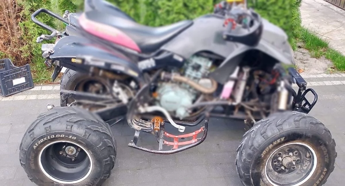 Wypadki drogowe , Groźny wypadek quada Ksawerynowie latek ciężko ranny przetransportowany szpitala - zdjęcie, fotografia