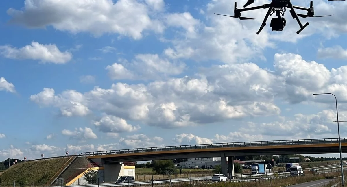 Inne Powiat, Garwolińska drogówka dronem Łapali kierowców ciężarówek gorącym uczynku - zdjęcie, fotografia