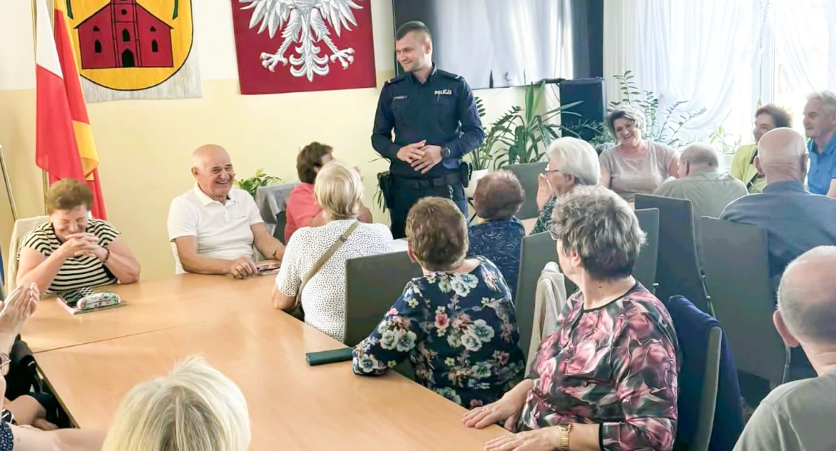 Inne Powiat, Seniorzy lupą oszustów Dzielnicowy bronić - zdjęcie, fotografia