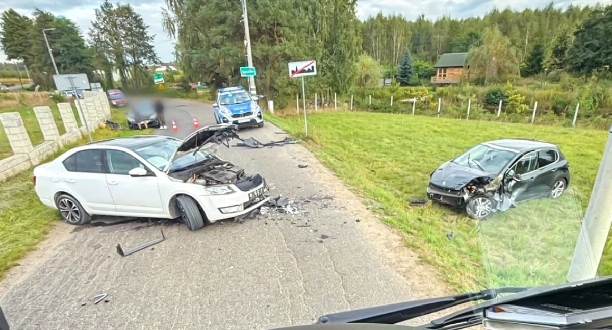 Wypadki drogowe , samochody zderzyły Gocławiu - zdjęcie, fotografia