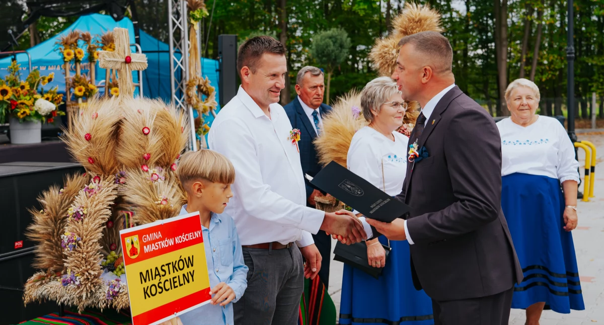 Inne Ciekawostki, Jubilat medal! Sołtys Mariusz Włodarczyk skończył - zdjęcie, fotografia