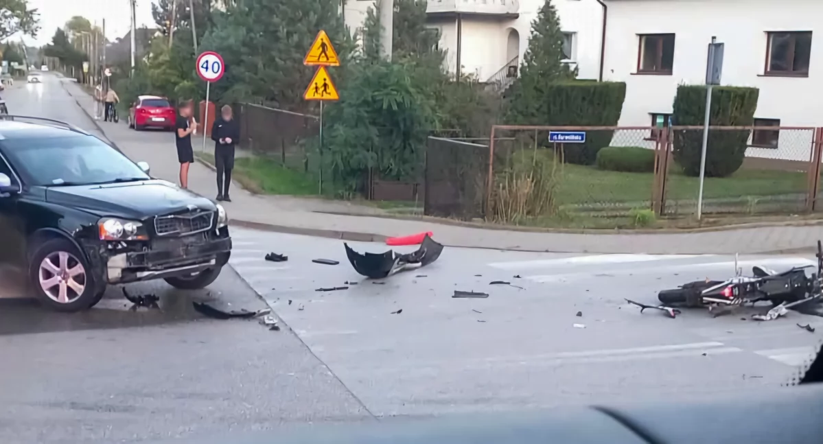 Wypadki drogowe , Motocyklista poszkodowany wypadku Interweniowała straż policja pogotowie - zdjęcie, fotografia