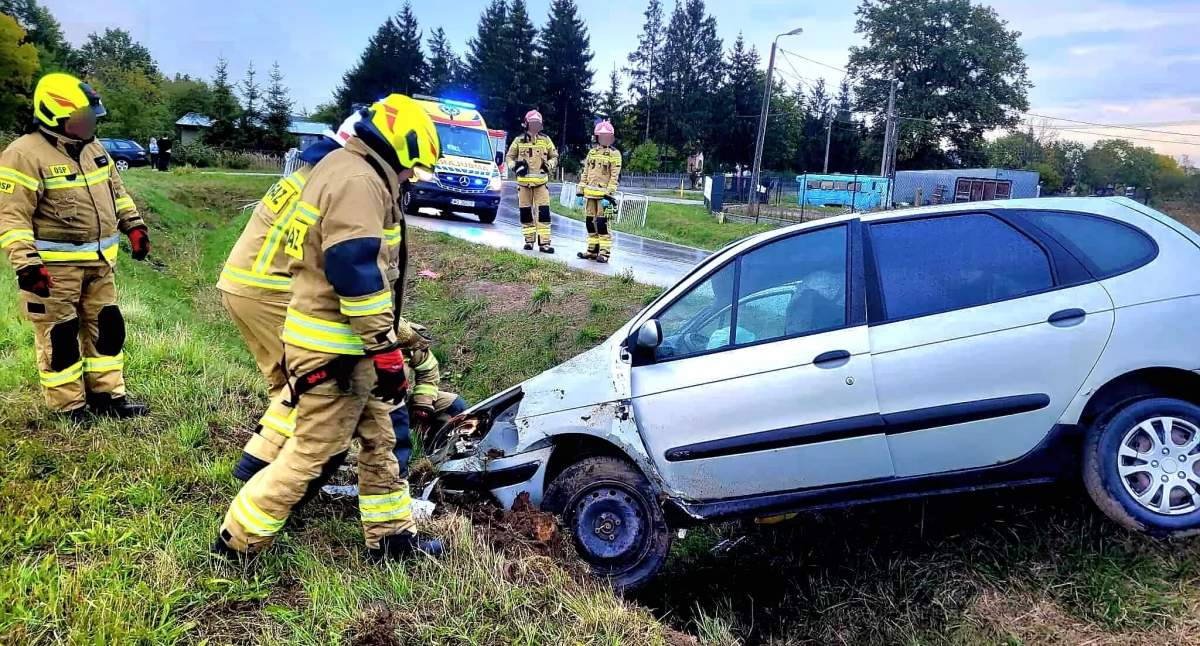 Wypadki drogowe , Straciła panowanie pojazdem wjechała - zdjęcie, fotografia