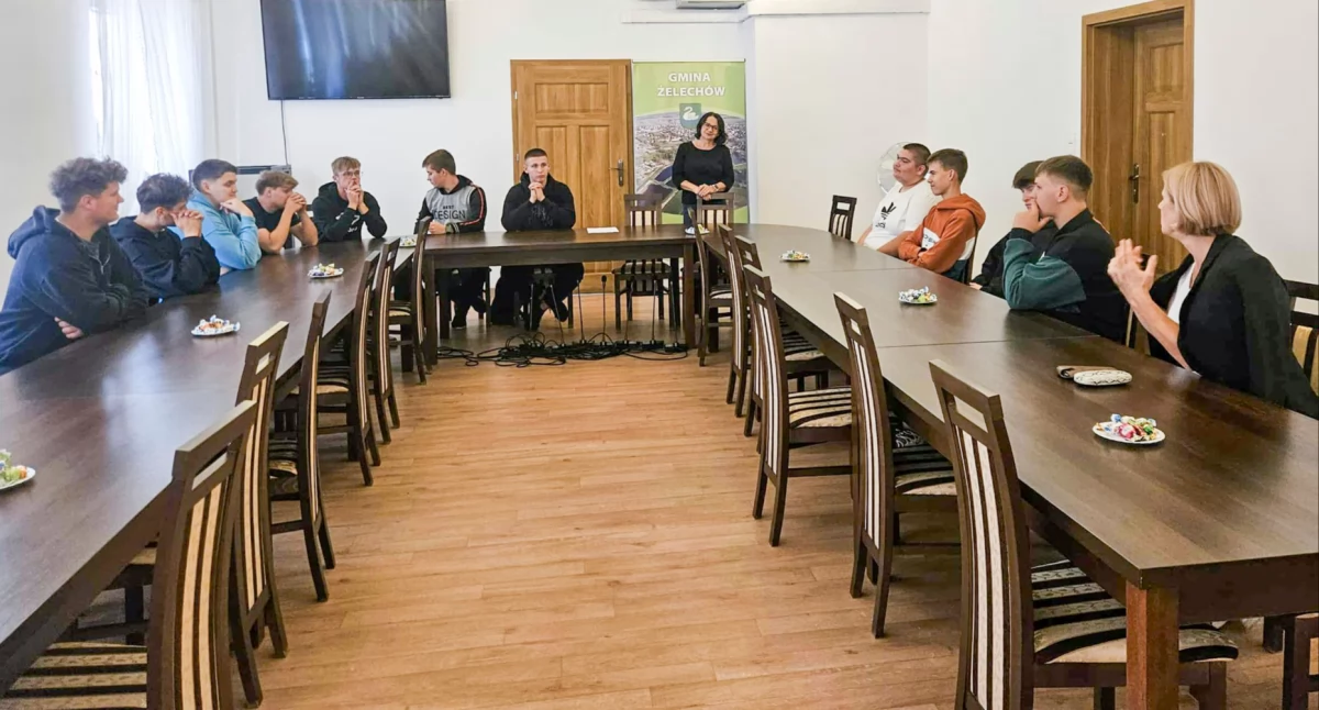 Inne Powiat, Piątoklasiści wizytą urzędzie miejskim Lekcja burmistrz - zdjęcie, fotografia