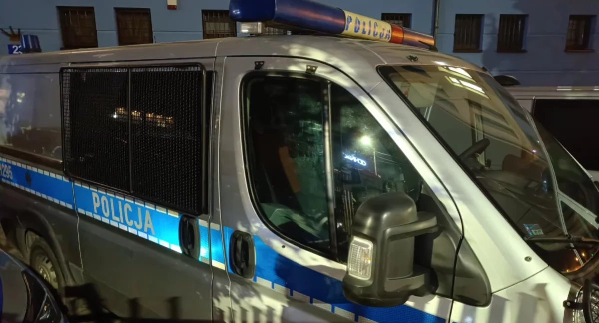 Wypadki drogowe , Jechał zygzakiem wpadł próbował uciekać Wszystko oczach policjanta służbie - zdjęcie, fotografia