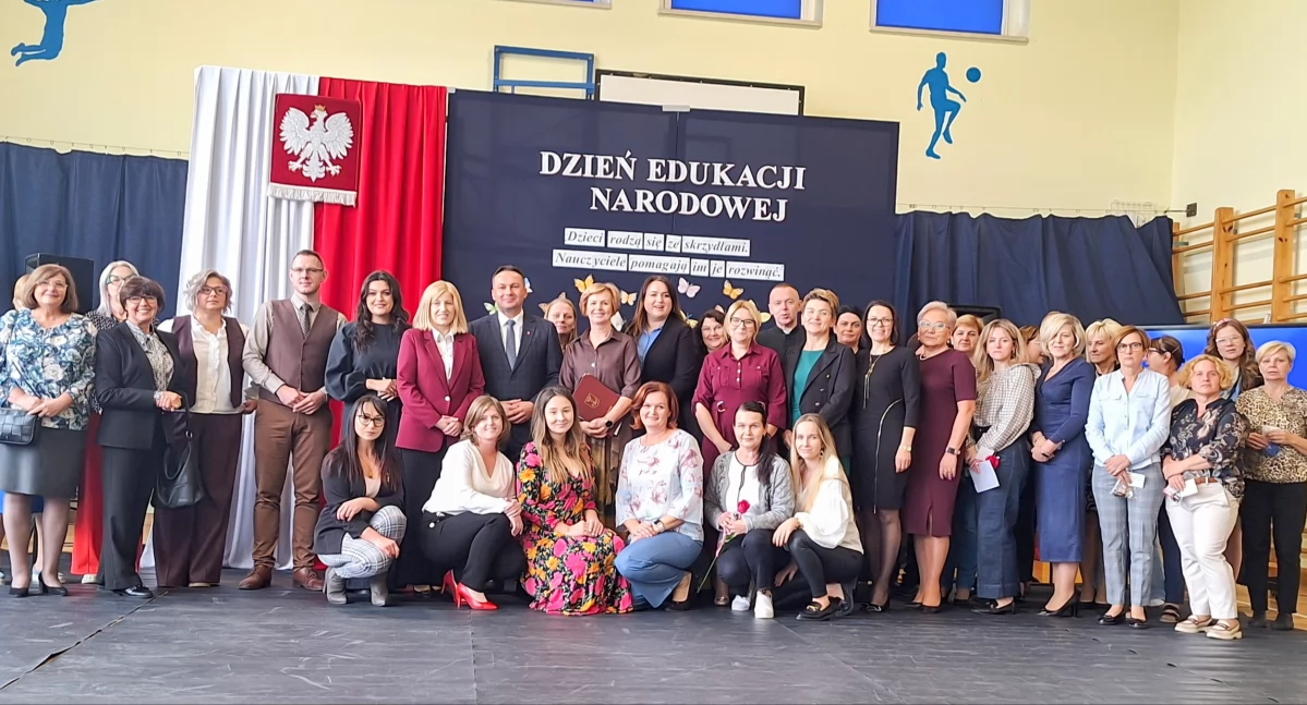 Uroczystości Powiat, Dzień Edukacji Narodowej Samogoszczy! Podziękowania nagrody pedagogów - zdjęcie, fotografia