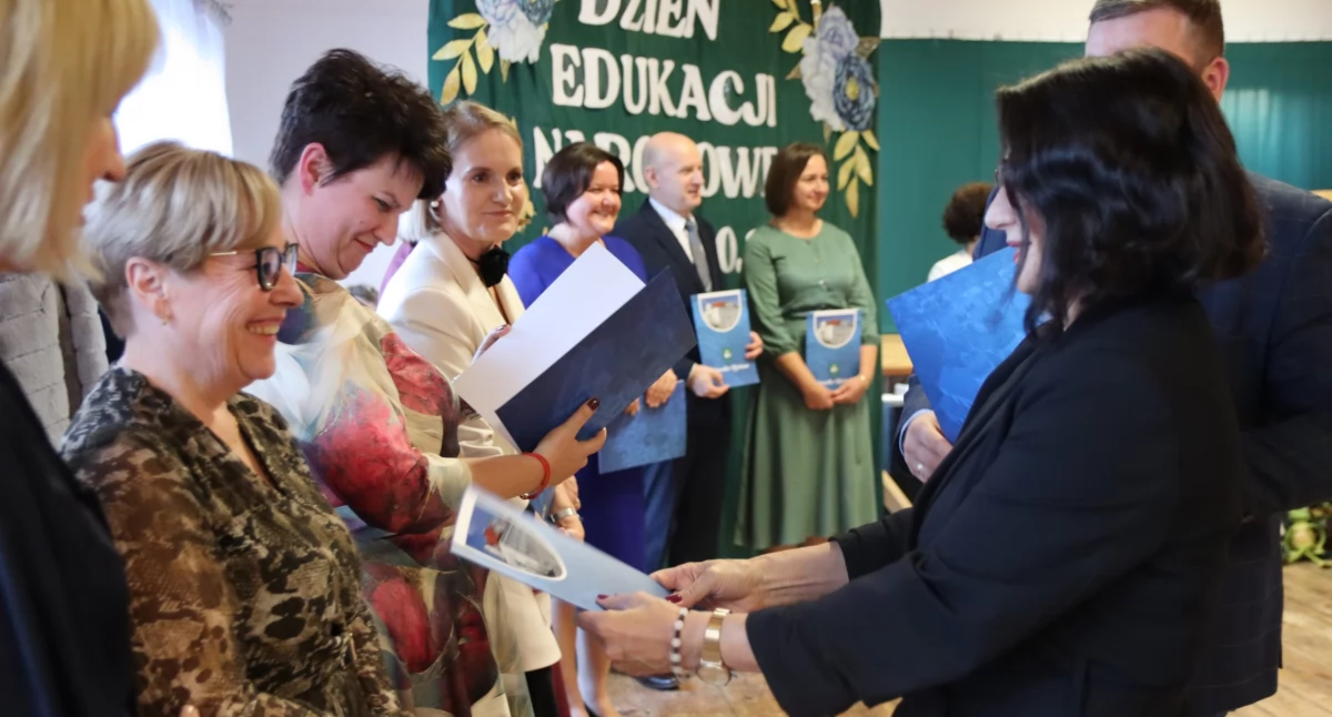 Inne Powiat, Burmistrz nagradza wyróżniających chwali inicjatywę Erasmus! - zdjęcie, fotografia