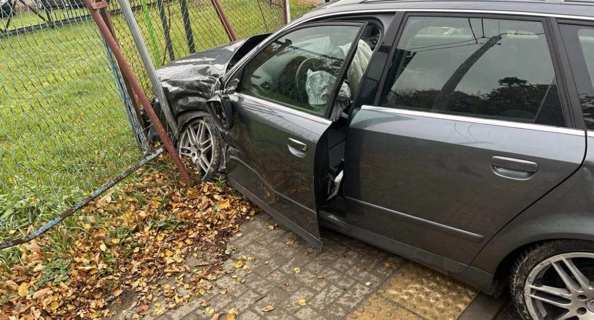 Wypadki drogowe , Zderzenie osobówki ciężarówką Jedna osoba poszkodowana - zdjęcie, fotografia