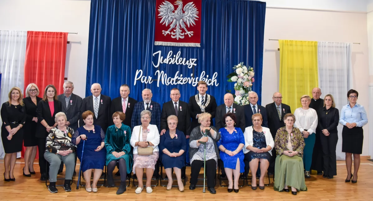 Uroczystości Powiat, Niesamowita uroczystość Łaskarzewie! Dziewięć otrzymało medale Prezydenta - zdjęcie, fotografia