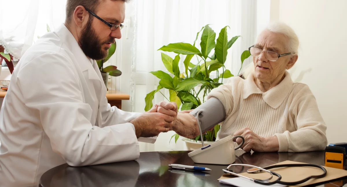 Bezpłatne badania i konsultacje lekarzy specjalistów dla seniorów! Biała Niedziela już 16 listopada