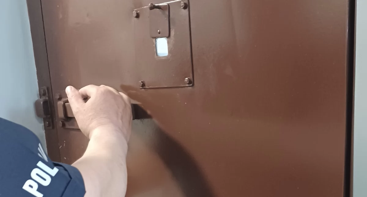 Sprawy kryminalne , Bezwzględne więzienie latka! zrobił zastosowano przyspieszony! - zdjęcie, fotografia