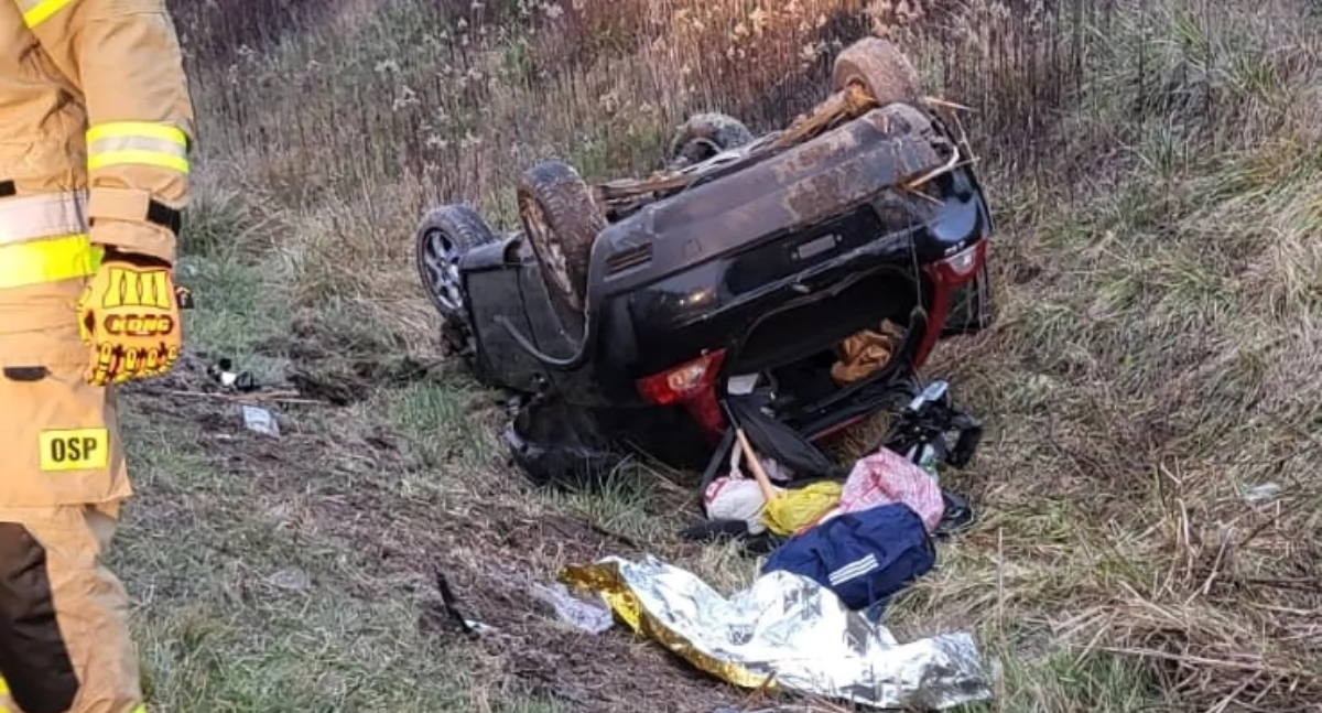 Dachowanie samochodu! Służby w akcji