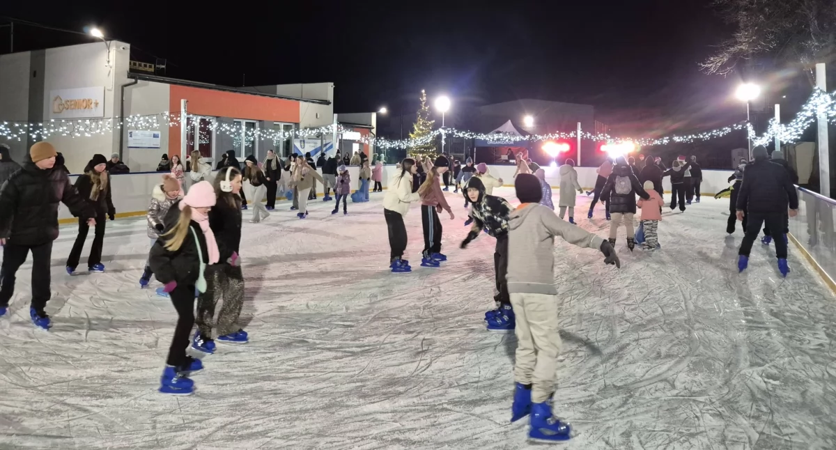 Inwestycje Powiat, Lodowisko Pilawie otwarte! były magiczne mikołajki! - zdjęcie, fotografia