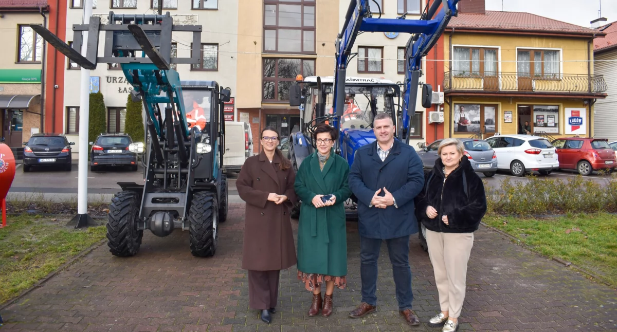 Inne Powiat, Łaskarzew zbroi sprzęt Ponad ćwierć miliona złotych maszyny komunalników - zdjęcie, fotografia