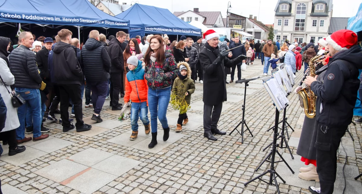 Zdjcie: O bożonarodzeniowy klimat zadbała Orkiestra Dęta OSP w Żelechowie pod batutą druha Stefana Solarczyka