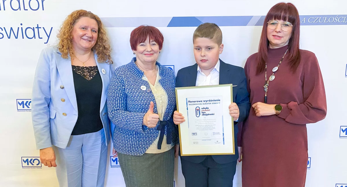 Zdjcie: Publiczna Szkoła Podstawowa w Mariańskim Porzeczu została wyróżniona przez mazowiecką kurator oświaty Wiolettę Krzyżanowską, fot. Gmina Wilga