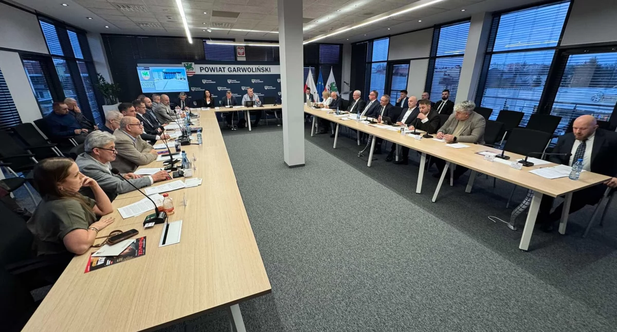 Inne Powiat, Powiatu mówi „NIE” umieszczaniu nielegalnych migrantów lokalnych ośrodkach - zdjęcie, fotografia