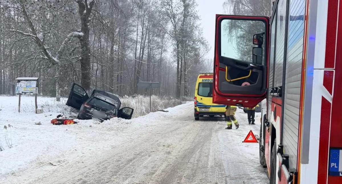 Wypadki drogowe , Wyprzedzał skrzyżowaniu Doszło wypadku! osoby szpitalu - zdjęcie, fotografia