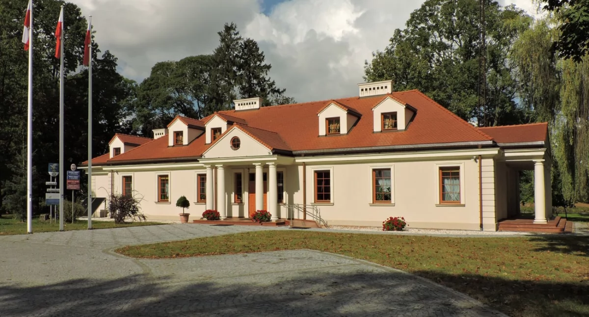 Inne Powiat, Borowie milionów Będzie boisko przychodnia - zdjęcie, fotografia