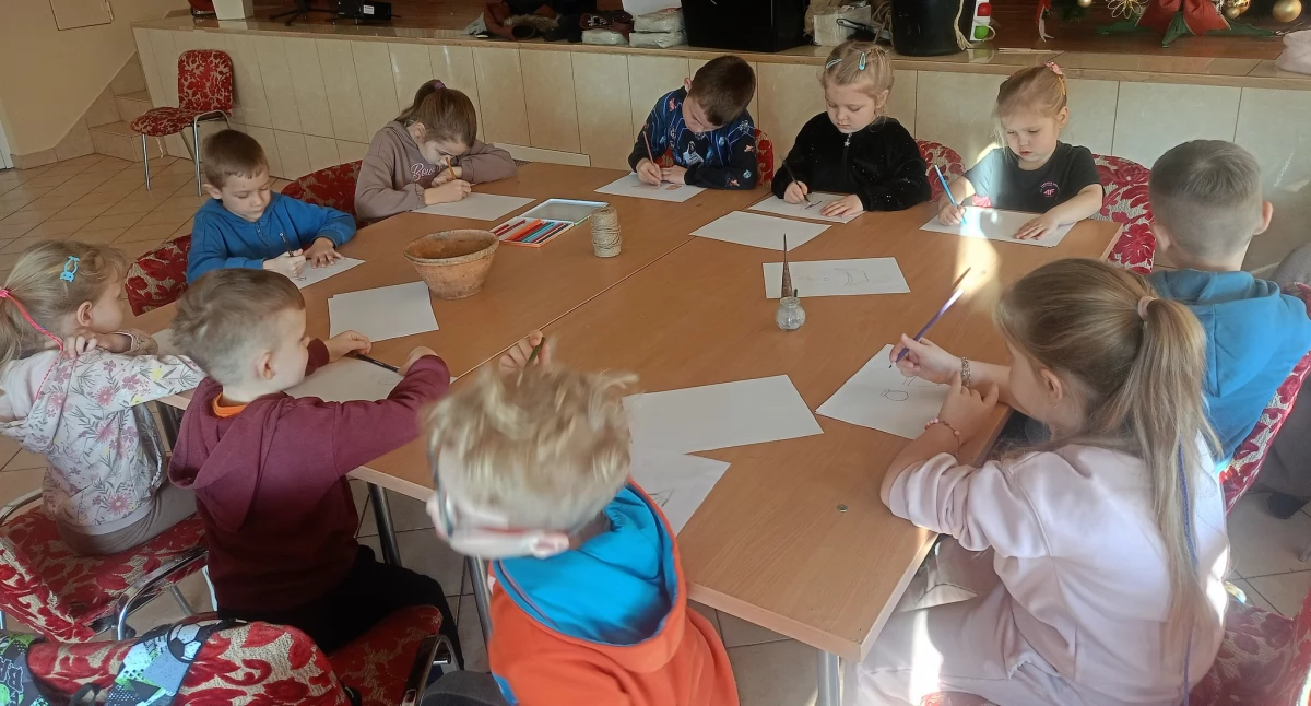 Spotkania, pełna kreatywności ferie Borowiu warsztatami dzieci - zdjęcie, fotografia