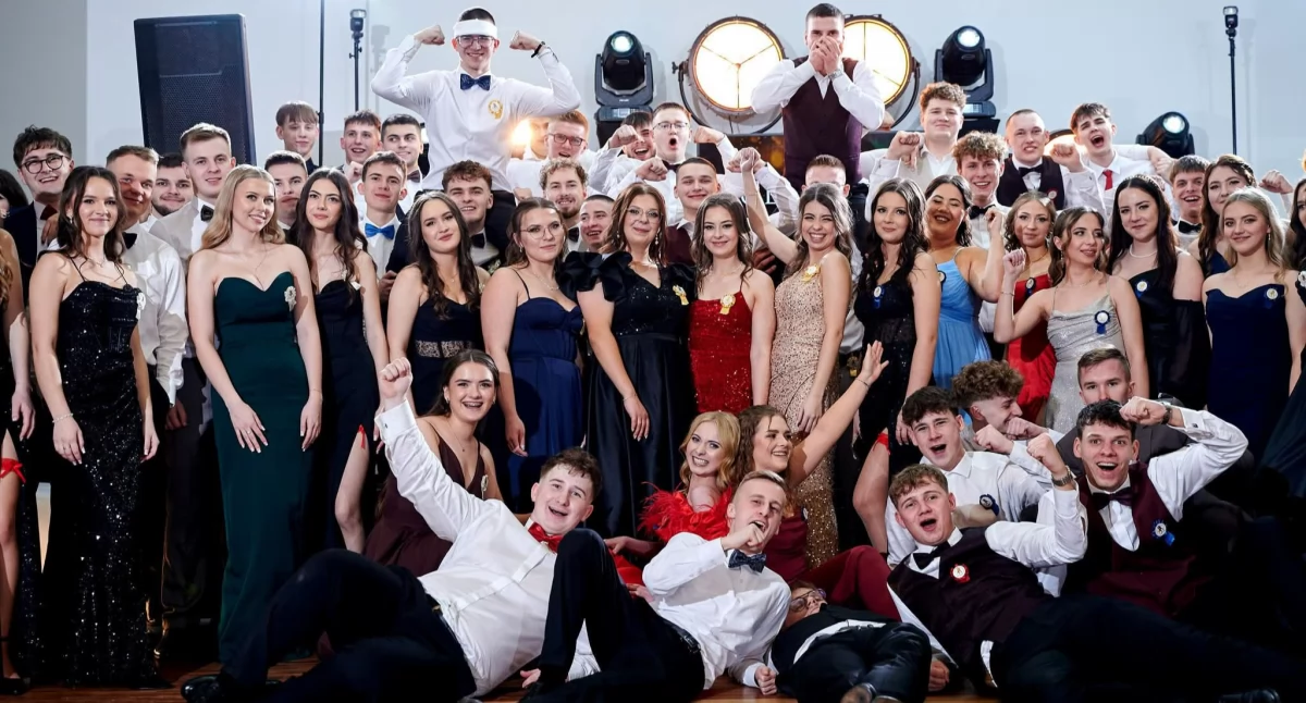 Inne Powiat, Symboliczne odliczanie matury Wyjątkowy studniówkowy Żelechowie - zdjęcie, fotografia