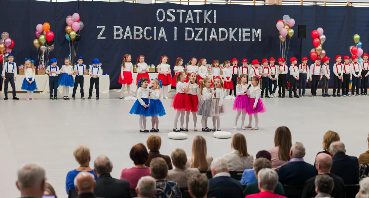 Inne Powiat, Ostatki Babcią Dziadkiem radość która łączy pokolenia - zdjęcie, fotografia