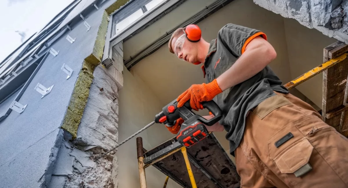 Artykuł Sponsorowany, wybrać akumulatorową młotowiertarkę - zdjęcie, fotografia