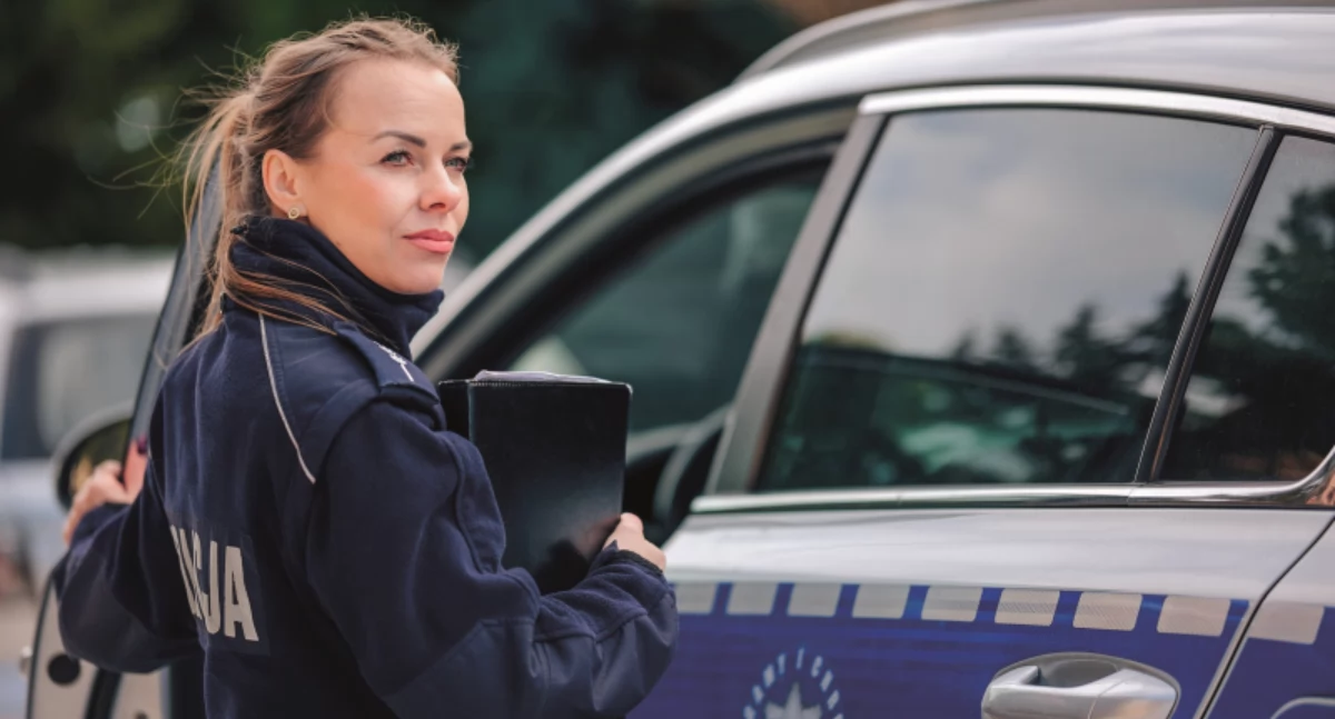 Inne Ciekawostki, Dzielnicowa sercem dłoni! Karolina Parzyszek w szczerym wywiadzie służbie policji - zdjęcie, fotografia