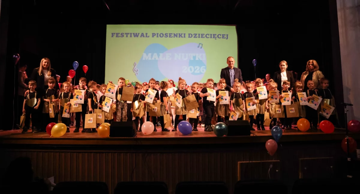 Koncerty, Magia dziecięcych głosów rozbrzmiała scenie Garwolinie! - zdjęcie, fotografia