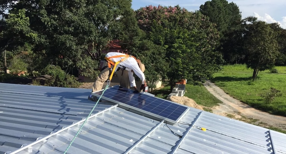 Inne Powiat, Uwaga fałszywe dotacje! Policja ostrzega przed oszustwami fotowoltaicznymi - zdjęcie, fotografia