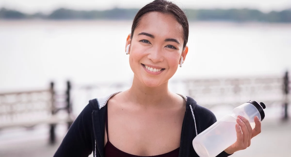 Artykuł Sponsorowany, Butelki przykład praktycznej komunikacji marki - zdjęcie, fotografia